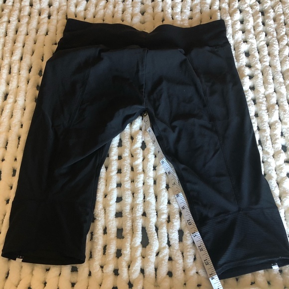 Nike Cropped Black Leggings with White Stripes - Picture 2 of 6
